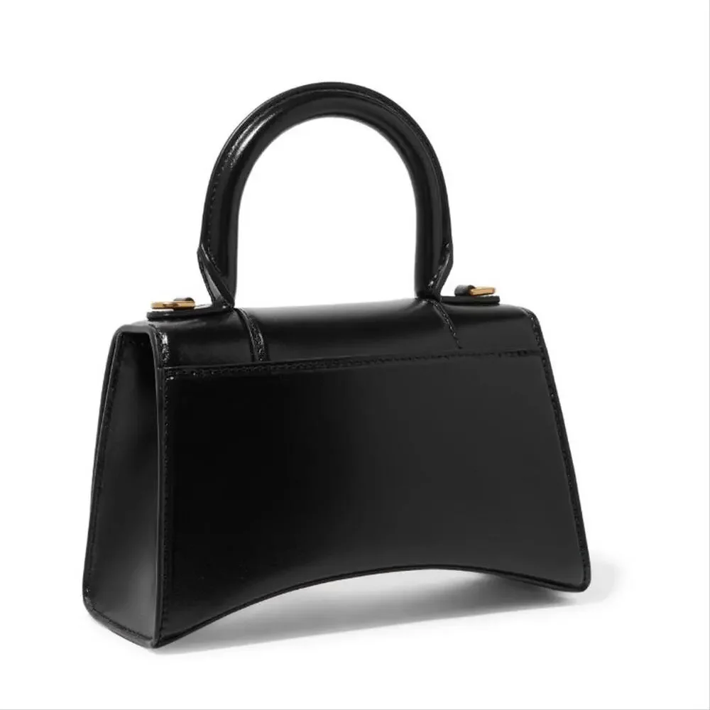Balenciaga *cross post*